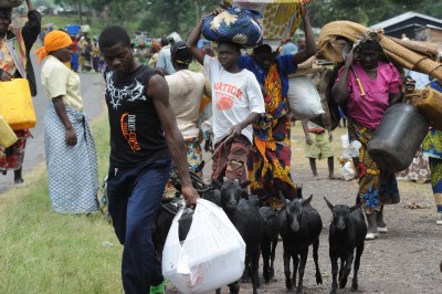 Kongossa Ugandan ja Etelä-Sudanin raja-alueiden yhteenotot FNI ja UFC liikkeiden välillä ovat pakottaneet useita hylkäämään kotinsa. Kuva: Julien Harneis